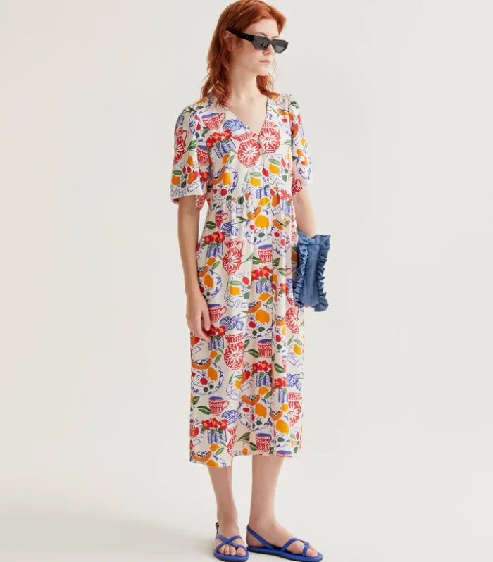 Vestido midi com estampa exuberante