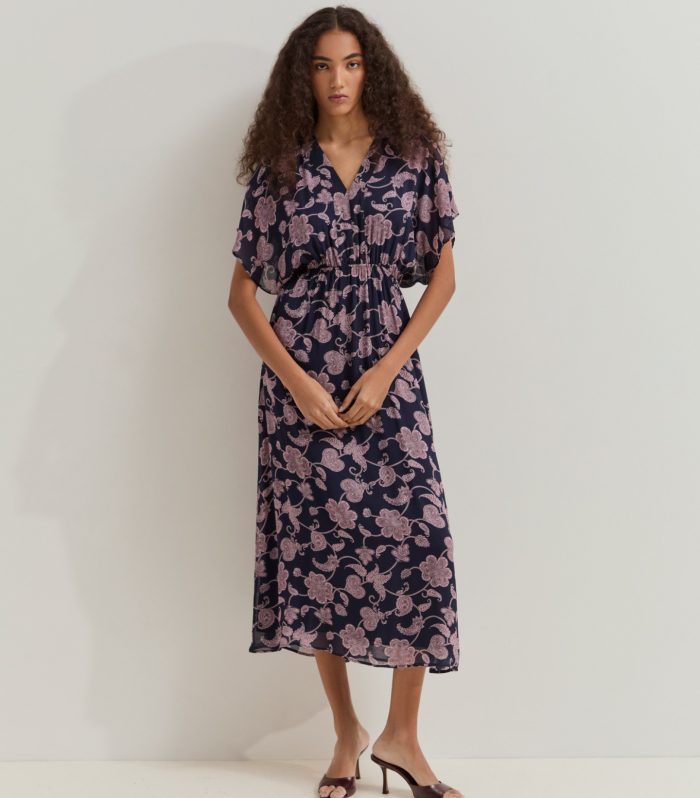 Vestido com manga morcego curta