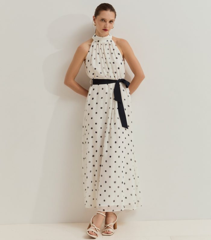 Vestido de manga cava às bolinhas