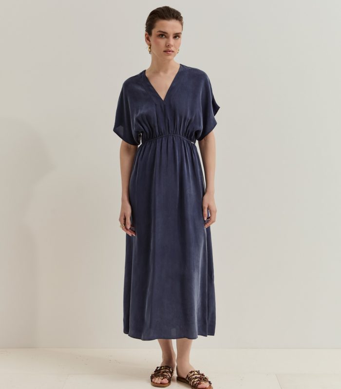 Vestido com manga morcego curta em cupro