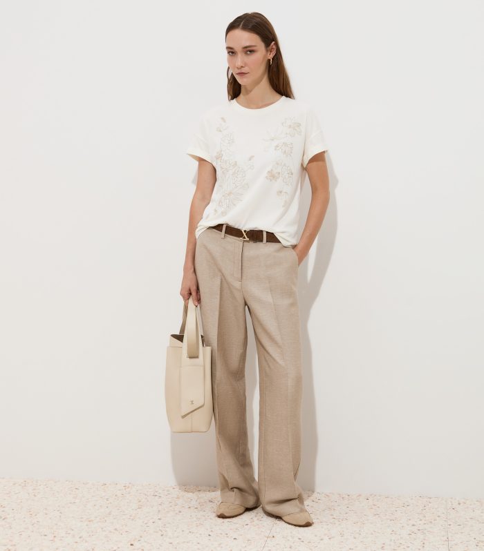 T-shirt em algodão com bordados florais