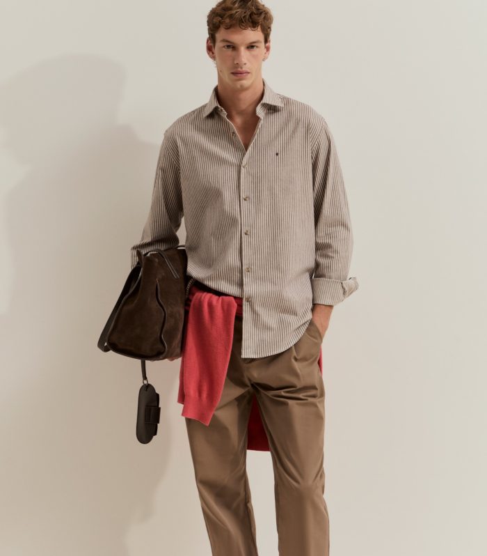 Camisa regular fit às riscas