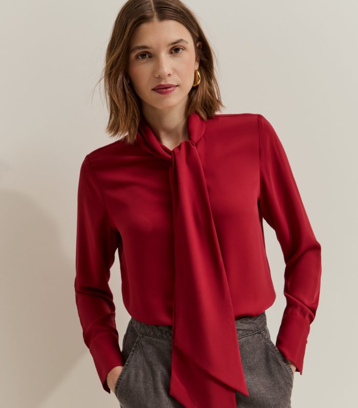 Blusa fluida com laçada
